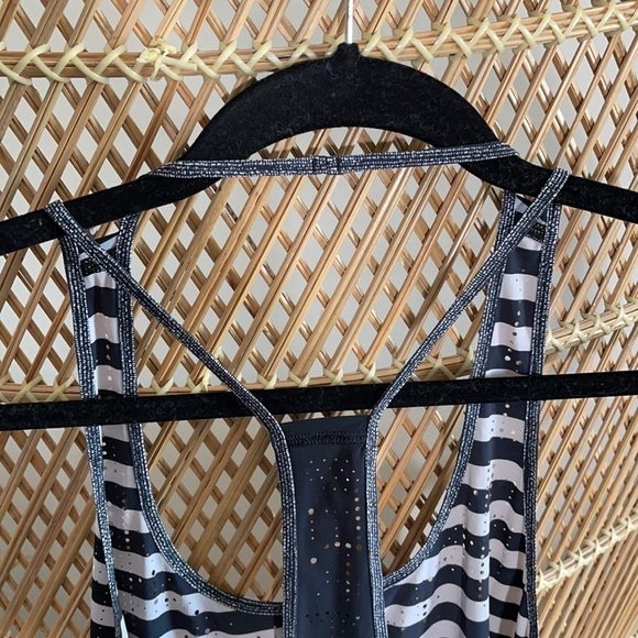 Lululemon Athletica Water Bound Singlet Tank Top - Picture 5 of 7